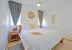 Postel nebo postele na pokoji v ubytování Amazing ocean view apartment with grand pool + 19 fotografií