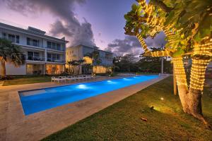 Πισίνα στο ή κοντά στο Amazing ocean view apartment with grand pool