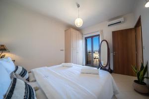A bed or beds in a room at FOS residence - ΦΩΣ ,luxury villa