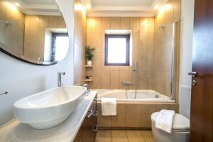 A bathroom at FOS residence - ΦΩΣ ,luxury villa