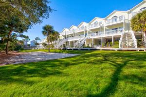 Gallery image of Beach Blessings Luxe 30A Townhome 2BR 3Bath, Walk to Beach, Pool, Hot Tub in Santa Rosa Beach