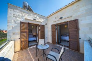 A balcony or terrace at FOS residence - ΦΩΣ ,luxury villa