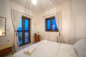A bed or beds in a room at FOS residence - ΦΩΣ ,luxury villa