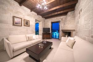 A seating area at FOS residence - ΦΩΣ ,luxury villa