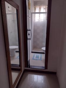 ห้องน้ำของ Casa Jequitiba Quartos Mobiliados