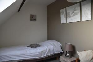 מיטה או מיטות בחדר ב-le renouveau de Quartes
