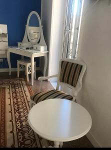 A seating area at Charmie flat