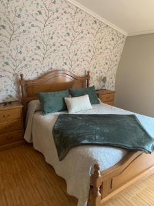 A bed or beds in a room at Alojamientos A Pedra