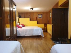 Säng eller sängar i ett rum på La Pumarada De Limes 2