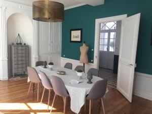 a dining room with a table and chairs at Chambre Alix in La Flèche