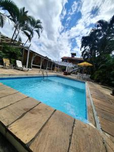 The swimming pool at or close to Suites Geriba