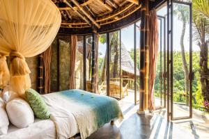 Balkón nebo terasa v ubytování Eclipse House 4bds Eco Bamboo House Pool RiverView + 37 fotografií