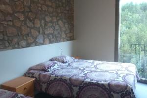 Un pat sau paturi într-o cameră la CASA SAPEIRÓ - Allotjament Rural