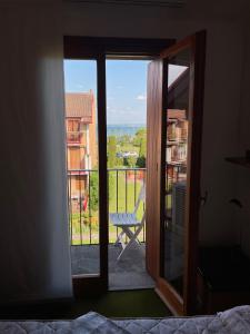 Balcone o terrazza di Splendid Lake view a few steps from the Castle