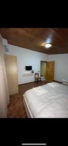 Postel nebo postele na pokoji v ubytování Me & You Hostel