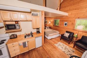 Gallery image of Across the Creek Cabins in Clearwater