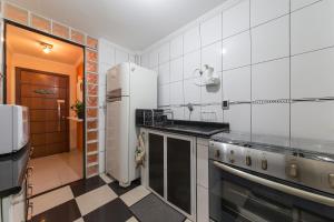 Η κουζίνα ή μικρή κουζίνα στο Praia do Forte - Condomínio Forte da Praia