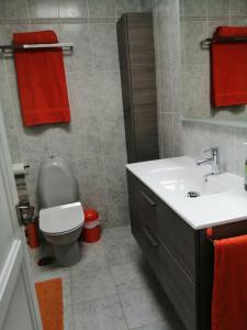 a bathroom with a toilet and a sink and red towels at Morro Mar in Morro del Jable