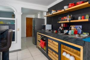 Kuhinja oz. manjša kuhinja v nastanitvi Sundaze Homestay