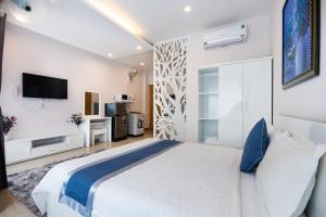 A bed or beds in a room at Camy A Sin Hotel & Apartment