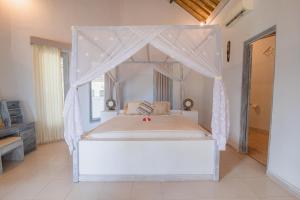 A bed or beds in a room at Salt Resort & Spa