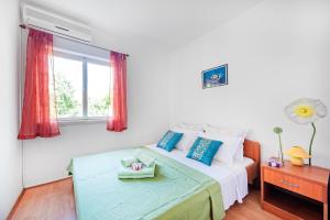 Postel nebo postele na pokoji v ubytování Apartments Sara