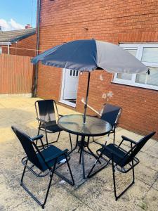 Patio nebo venkovní prostory v ubytování Cheerful home near City Centre,Station& RaceCourse + 18 fotografií