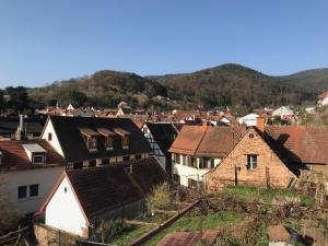a town with houses and mountains in the background at Ferienapartments im Hintergässel in Sankt Martin