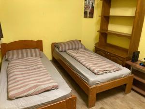 Posteľ alebo postele v izbe v ubytovaní Roland Apartmant Zuglo