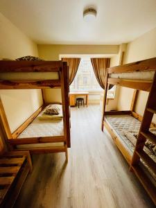 Двох'ярусне ліжко або двоярусні ліжка в номері Pid Vysokym Zamkom