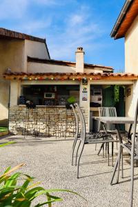 a group of chairs sitting in front of a building at Chambre familiale "le pêcher" in Saillans