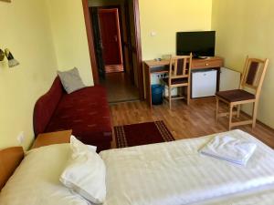 Ein Bett oder Betten in einem Zimmer der Unterkunft Rábensteiner Panzió