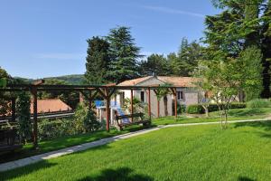 Garður fyrir utan Hotel Laguna - Terme Krka