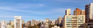 Garage incluido! Piso 10! Belgrano - Buenos Aires في بوينس آيرس: اطلالة على مدينة ذات مباني طويلة