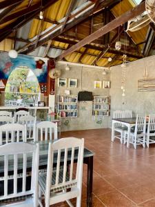 a dining room with white chairs and a table at Viking Holiday Resort in Ko Samed