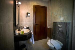 Koupelna v ubytování Khan Khediwe Hotel