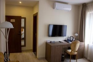 TV a/nebo společenská místnost v ubytování Khan Khediwe Hotel + 33 fotografií