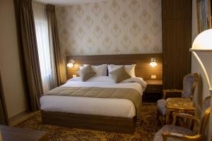 Postel nebo postele na pokoji v ubytování Khan Khediwe Hotel