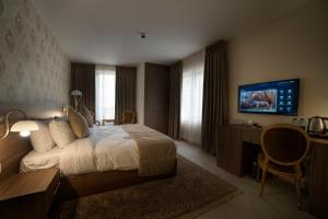 Postel nebo postele na pokoji v ubytování Khan Khediwe Hotel