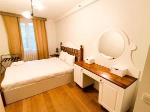 En eller flere senge i et værelse på Lagom Nişantaşı