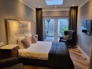 Postel nebo postele na pokoji v ubytování Boutique Hotel Huys van Leyden
