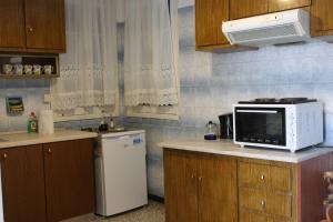 Køkken eller tekøkken på Meteora Mansion - Traditional Apt 3BD - Rocks View + 12 billeder