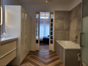 Koupelna v ubytování Boutique Hotel Huys van Leyden