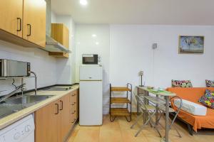 Kuhinja oz. manjša kuhinja v nastanitvi Estudio La Colina