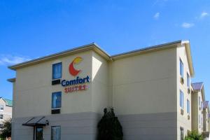 a building with a c company sign on it at Comfort Suites Georgetown in Georgetown