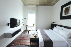 Postel nebo postele na pokoji v ubytování Morrissey Hotel