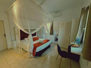 Posteľ alebo postele v izbe v ubytovaní Le Souimanga Hotel Saly