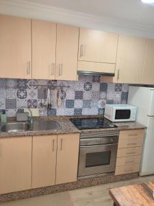 a kitchen with a sink and a microwave at Eternalbeach in Santa Pola
