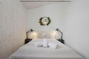 A bed or beds in a room at HELOHOME Még 35 kép