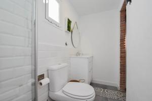 A bathroom at HELOHOME